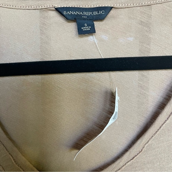 Banana Republic Factory v-neck beaded NWT shirt sleeve tee size small - Picture 9 of 11